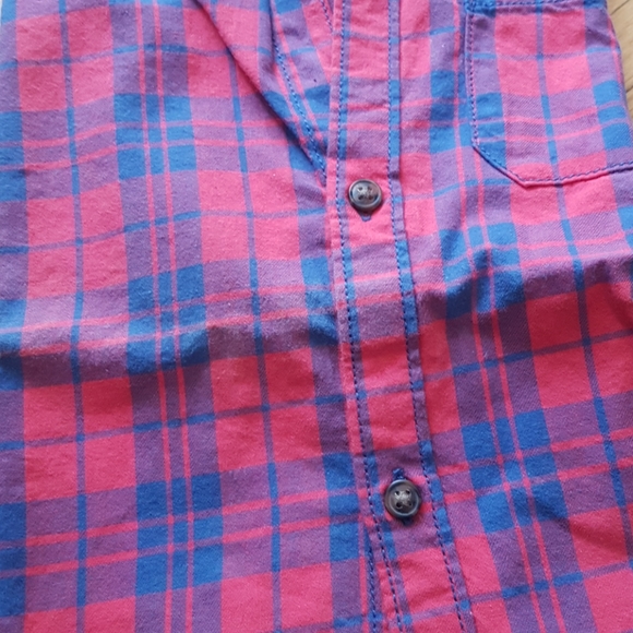 💙BOYS 3 BUNDLE LONG SLEEVED BUTTON UPS💙 - Picture 3 of 5